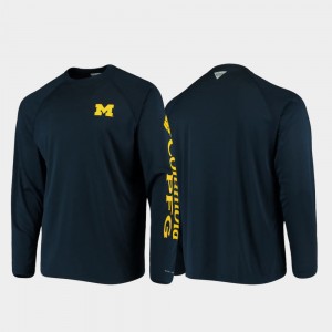 Michigan Wolverines Mens Omni-Shade PFG Terminal Tackle Long Sleeve T-Shirt - Navy